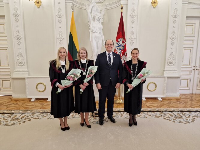 Darbą Kauno apylinkės teisme pradėjo trys naujai prisiekusios teisėjos