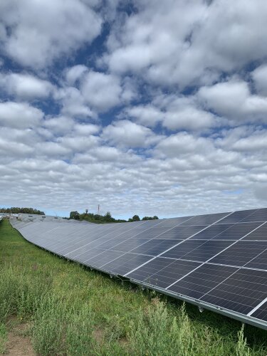 Kauno apylinkės teismas pradėjo gaminti elektrą nutolusioje saulės elektrinėje