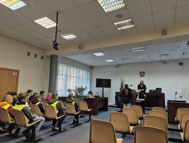 Net keturios pažintinės ekskursijos Kauno apylinkės teismo Kauno rūmuose Kaišiadoryse per gegužės mėnesį