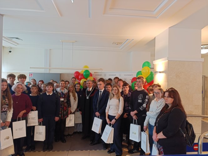 Kauno apylinkės teismas Konstitucijos dieną pasitiko tapęs „Konstitucijos mokykla“