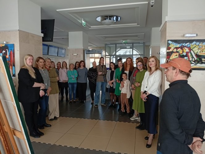 Kauno apylinkės teismo erdvėse pristatyta dviejų menininkų Gito Markučio ir Serge Ra tapybos paroda