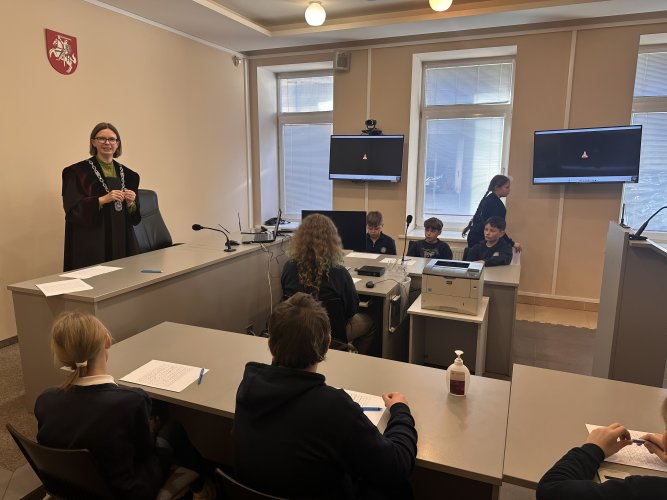 VDU Klasikinio ugdymo licėjaus penktokų pažintis su teismu