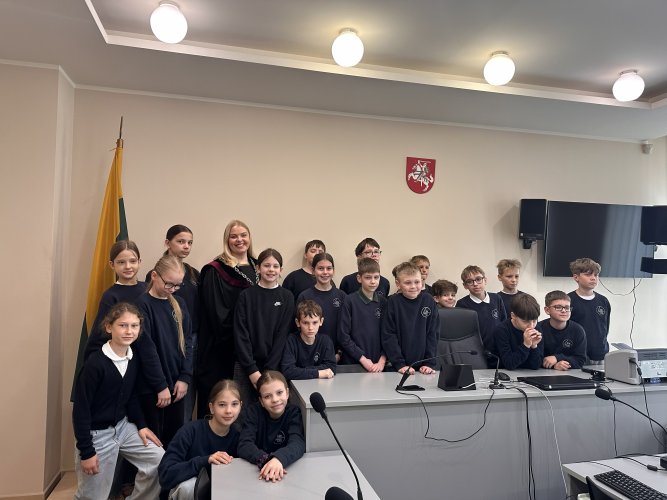 KTU inžinerijos licėjaus ketvirtokai susipažino su teismo darbu